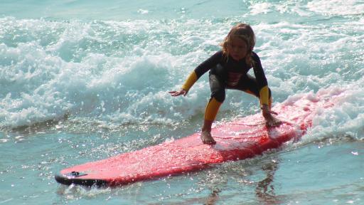 Surf Criança a surfar