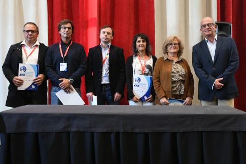 Representantes dos cinco agrupamentos escolares, com o Diretor-geral de Educação após assinatura dos protocolos
