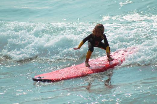Surf Criança a surfar