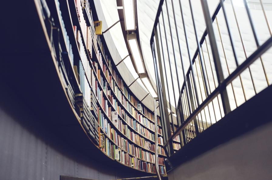 library-438389_1920.jpg 1