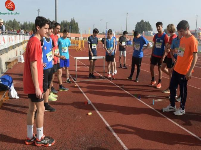 mega_sprinter_vagos2002_170.jpg alunos numa pista de atletismo mega sprinter Vagos