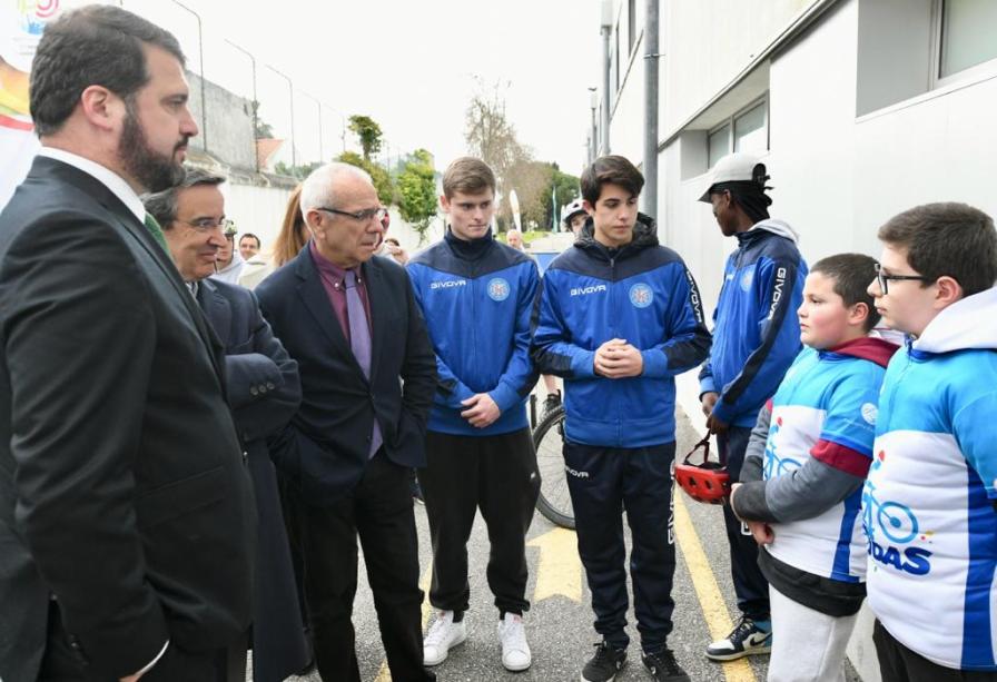 Secretário de Estado do Desporto fala com alunos do Desporto Escolar Sobre Rodas