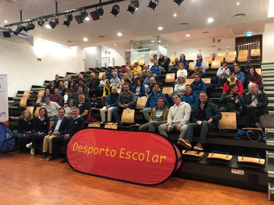 gRUPO DE PROFESSORES EM AUDITÓRIO