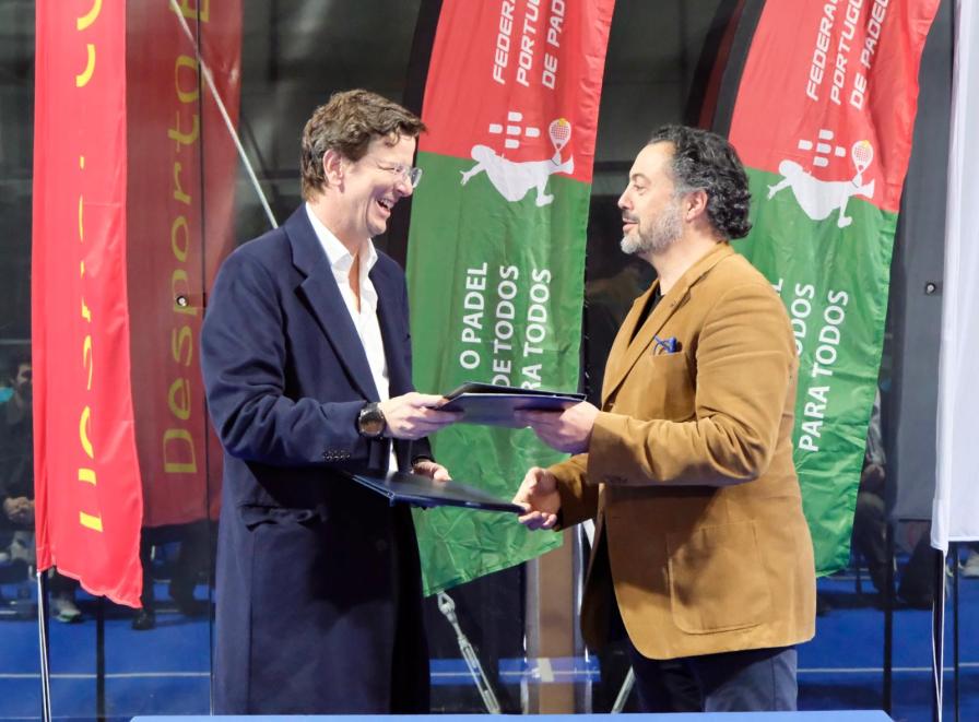 Assinatura do Protocolo do Padel Escolar Presidente da FP Padel e Coordenador Nacional do Desporto Escolar